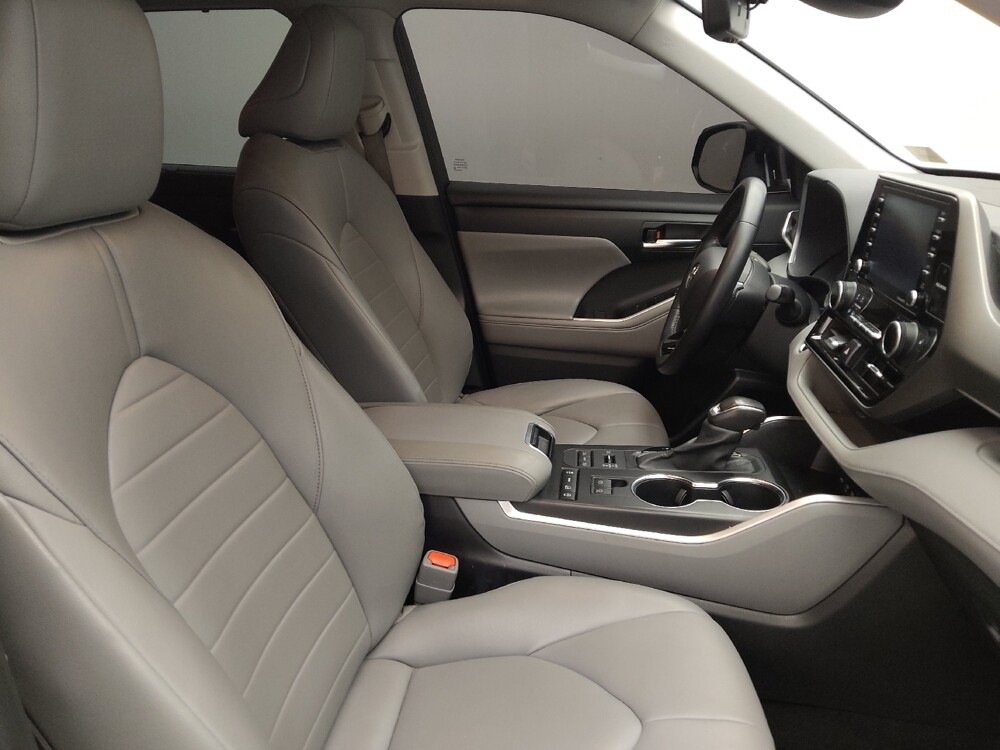 2021 Toyota Highlander in Lakewood, CO 80215 - 18099967 21