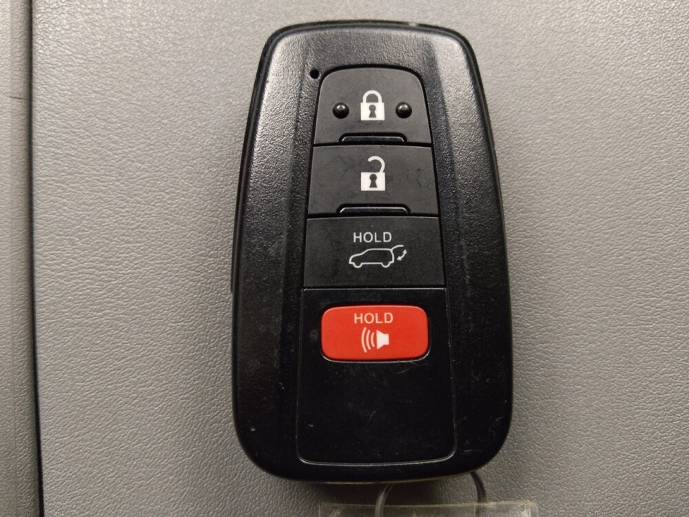 2021 Toyota Highlander in Lakewood, CO 80215 - 18099967 32