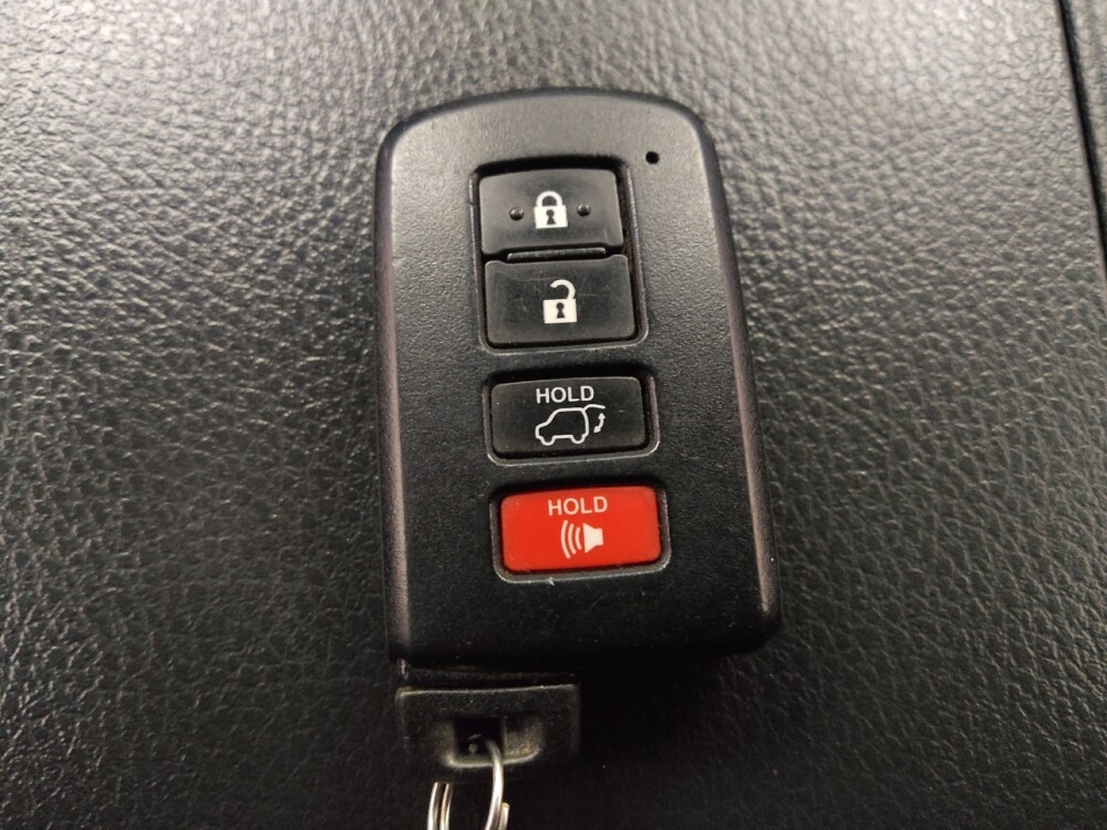 2018 Toyota Highlander in Lakewood, CO 80215 - 18099968 32