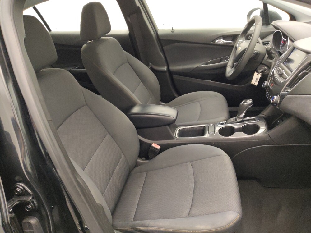 2019 Chevrolet Cruze in Metairie, LA 70006 - 18099982 21