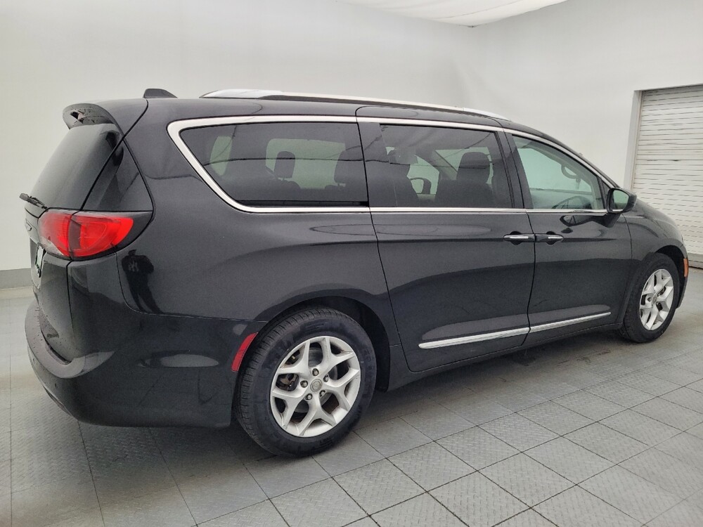 2020 Chrysler Pacifica in Metairie, LA 70006 - 18099995 10