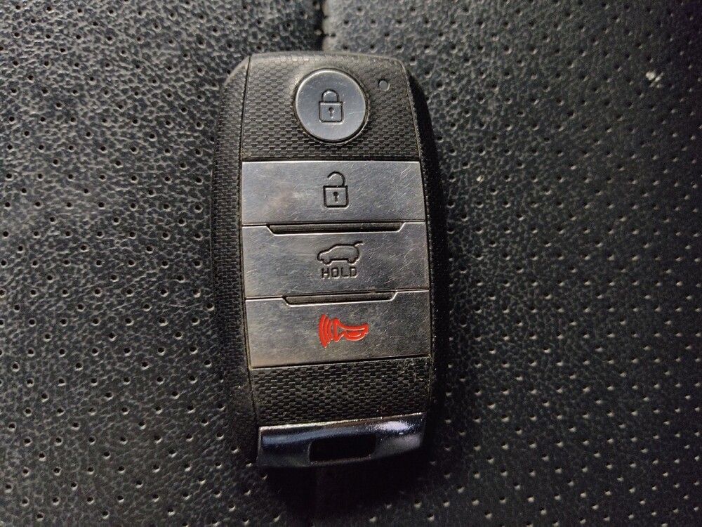 2019 Kia Sorento in Metairie, LA 70006 - 18100002 32