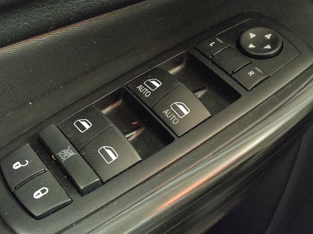 2015 Jeep Cherokee in Metairie, LA 70006 - 18100005 27