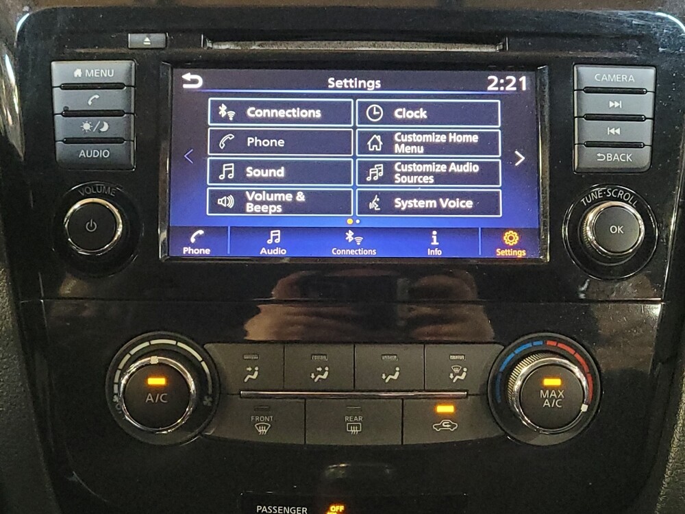 2018 Nissan Rogue in Downey, CA 90241 - 18100023 25