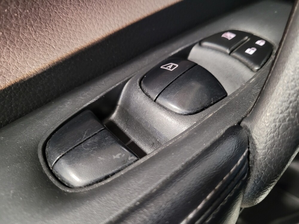 2018 Nissan Rogue in Downey, CA 90241 - 18100023 27