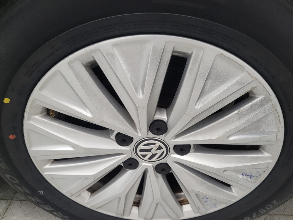 2019 Volkswagen Jetta in Columbus, GA 31909 - 18100026 31