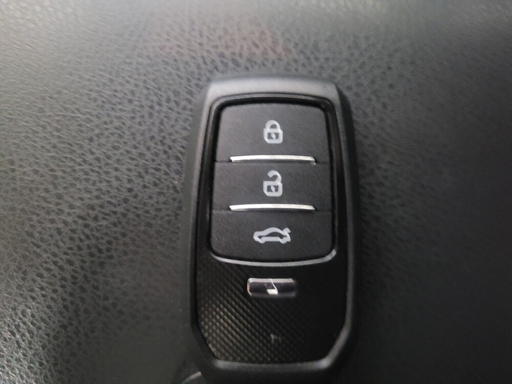 2019 Toyota Camry in Jackson, MS 39211 - 18100034 32