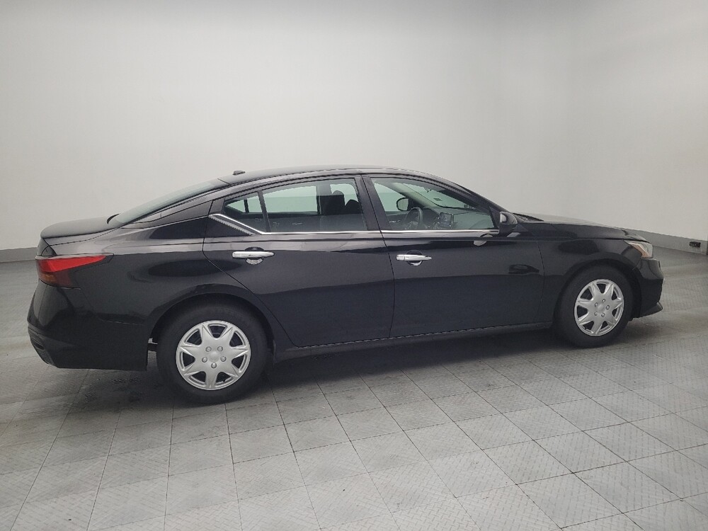 2019 Nissan Altima in Pelham, AL 35124 - 18100045 10