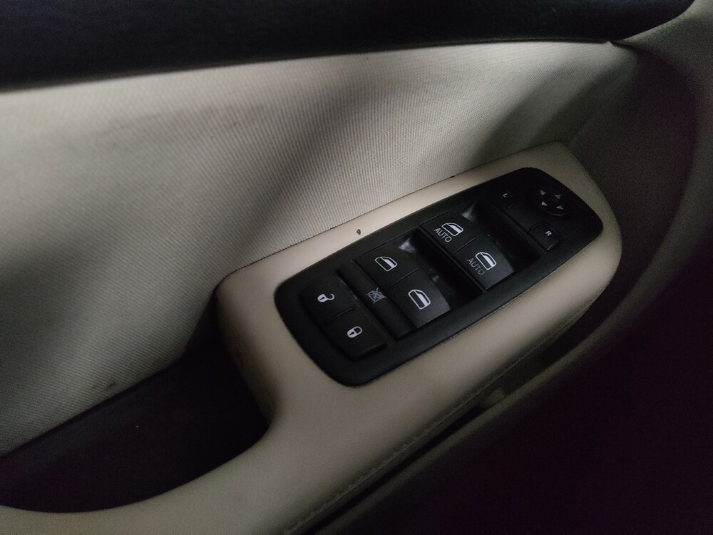 2015 Chrysler 200 in Jackson, MS 39211 - 18100060 27