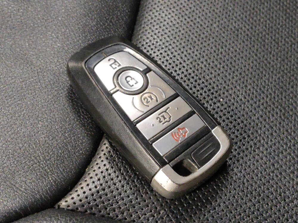 2020 Ford Explorer in Glendale, AZ 85301 - 18100083 32