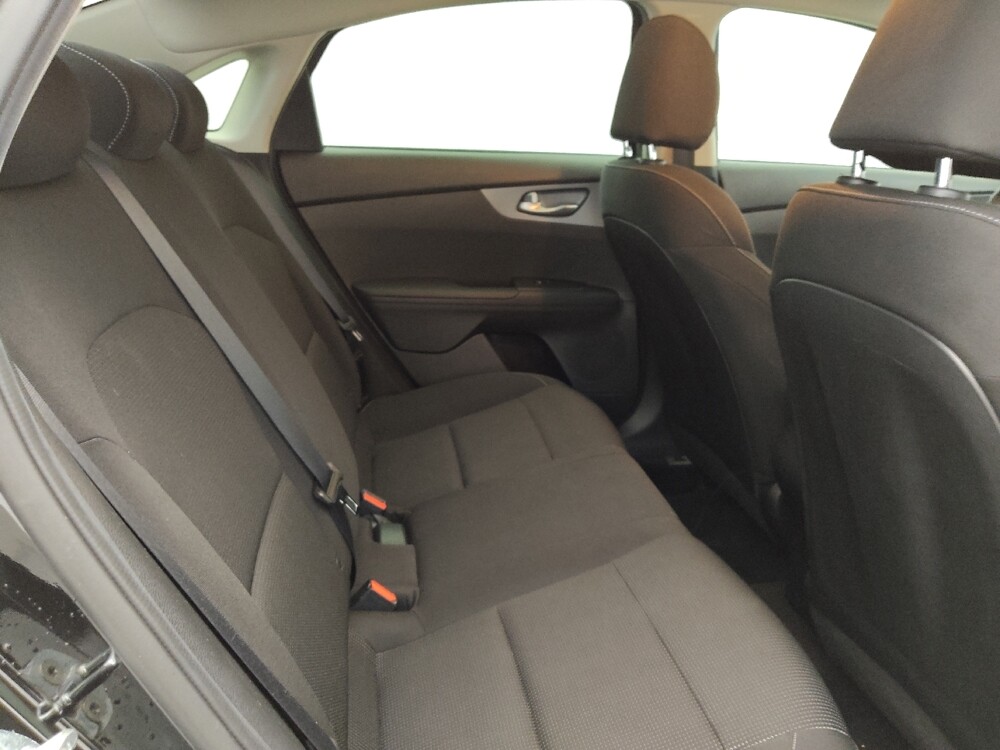 2021 Kia Forte in Clearwater, FL 33764 - 18100092 19