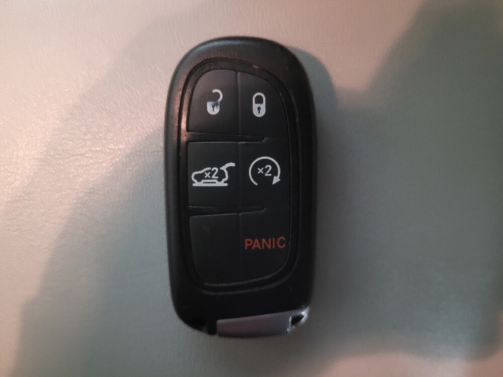 2020 Jeep Cherokee in Knoxville, TN 37923 - 18100104 32