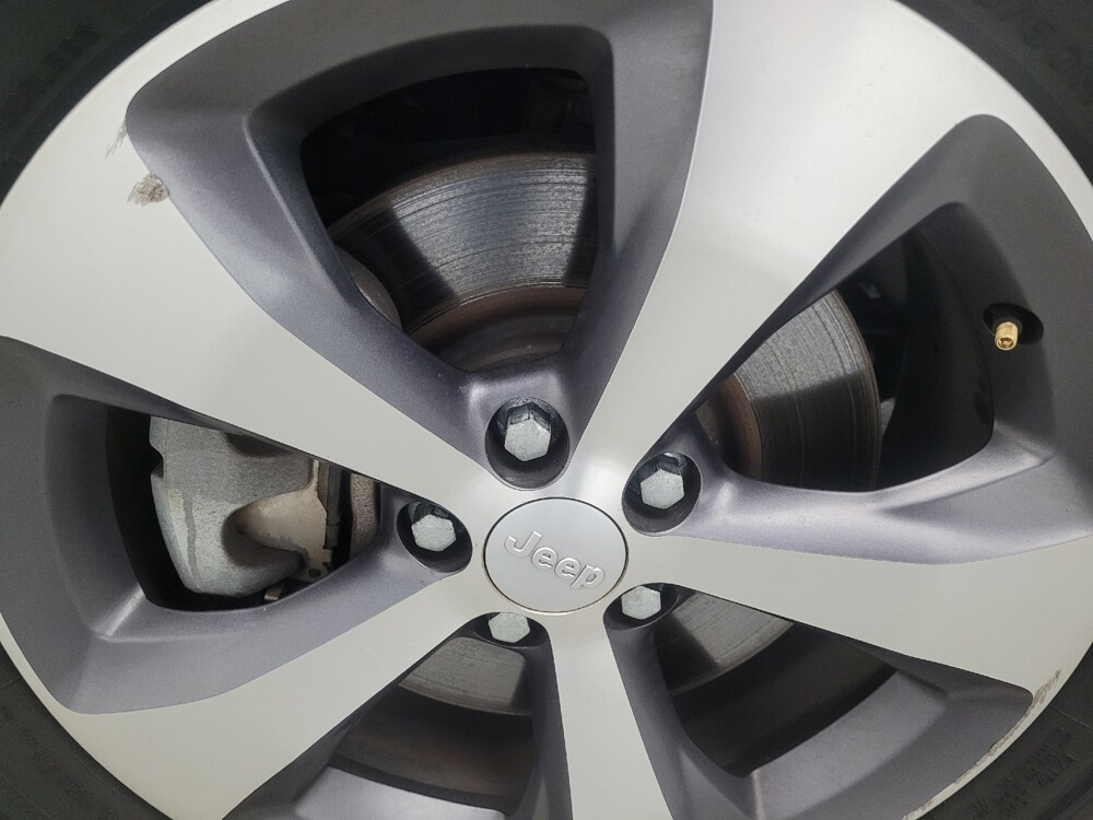 2020 Jeep Cherokee in Knoxville, TN 37923 - 18100104 31