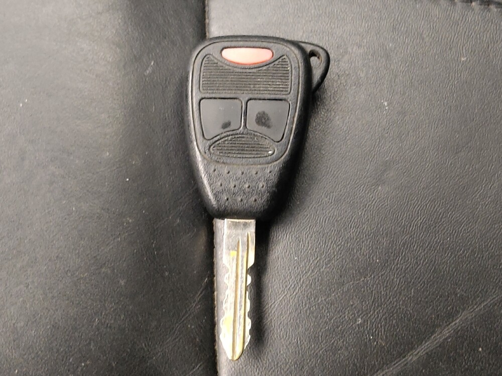 2013 Chrysler 200 in Salem, VA 24153 - 18100120 32