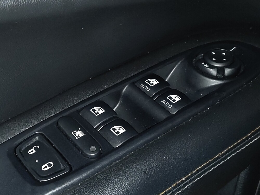 2018 Jeep Compass in Hialeah, FL 33014 - 18100140 27