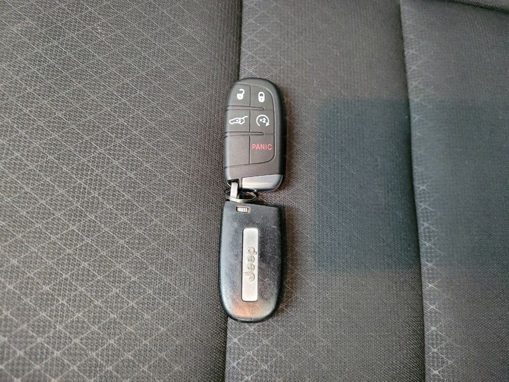 2019 Jeep Grand Cherokee in Allentown, PA 18103 - 18100175 32