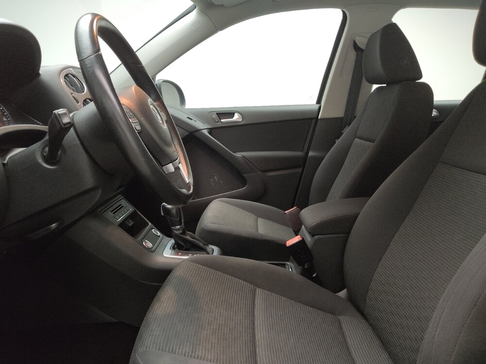 2018 Volkswagen Tiguan in Taylor, MI 48180 - 18100199 17