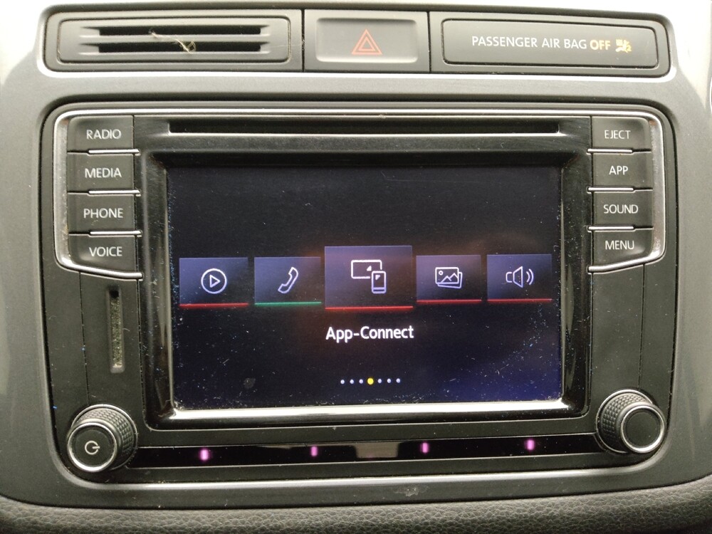 2018 Volkswagen Tiguan in Taylor, MI 48180 - 18100199 25