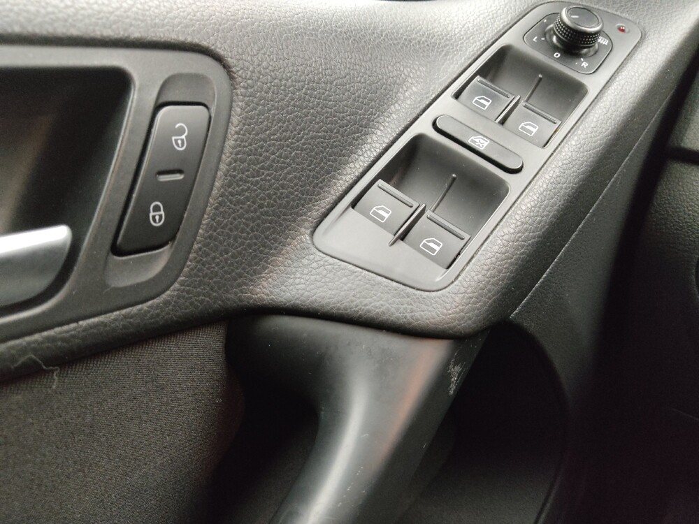 2018 Volkswagen Tiguan in Taylor, MI 48180 - 18100199 27