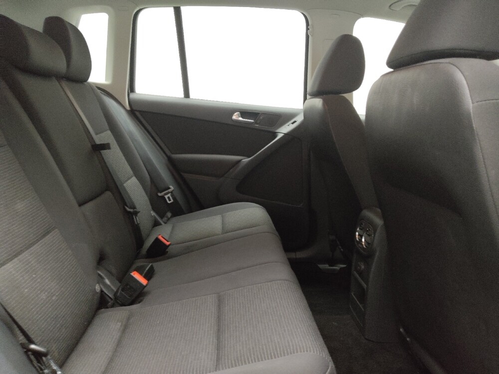 2018 Volkswagen Tiguan in Taylor, MI 48180 - 18100199 19