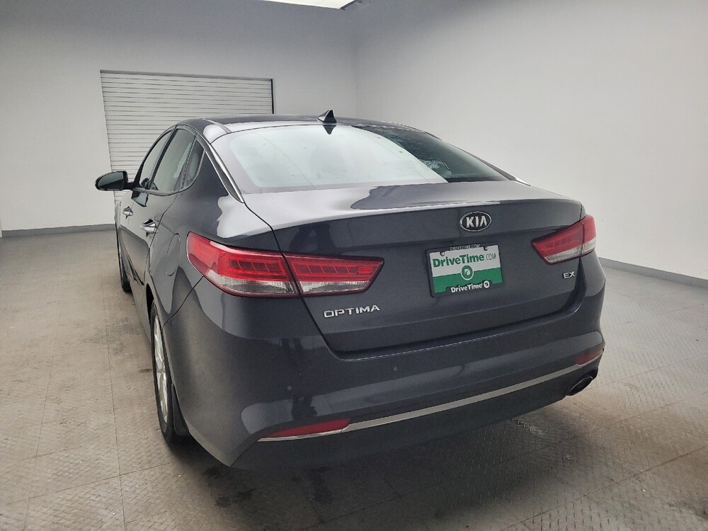 2018 Kia Optima in Taylor, MI 48180 - 18100205 6