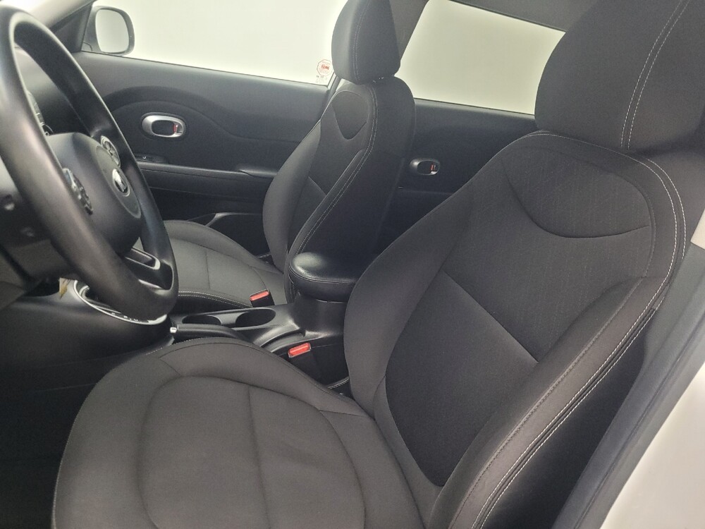 2018 Kia Soul in Indianapolis, IN 46219 - 18100211 17