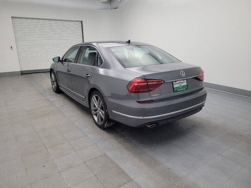 2017 Volkswagen Passat in Cincinnati, OH 45255 - 18100214 5