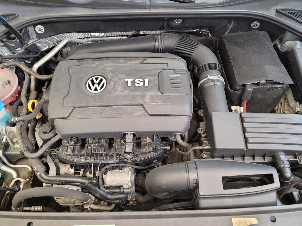 2017 Volkswagen Passat in Cincinnati, OH 45255 - 18100214 30