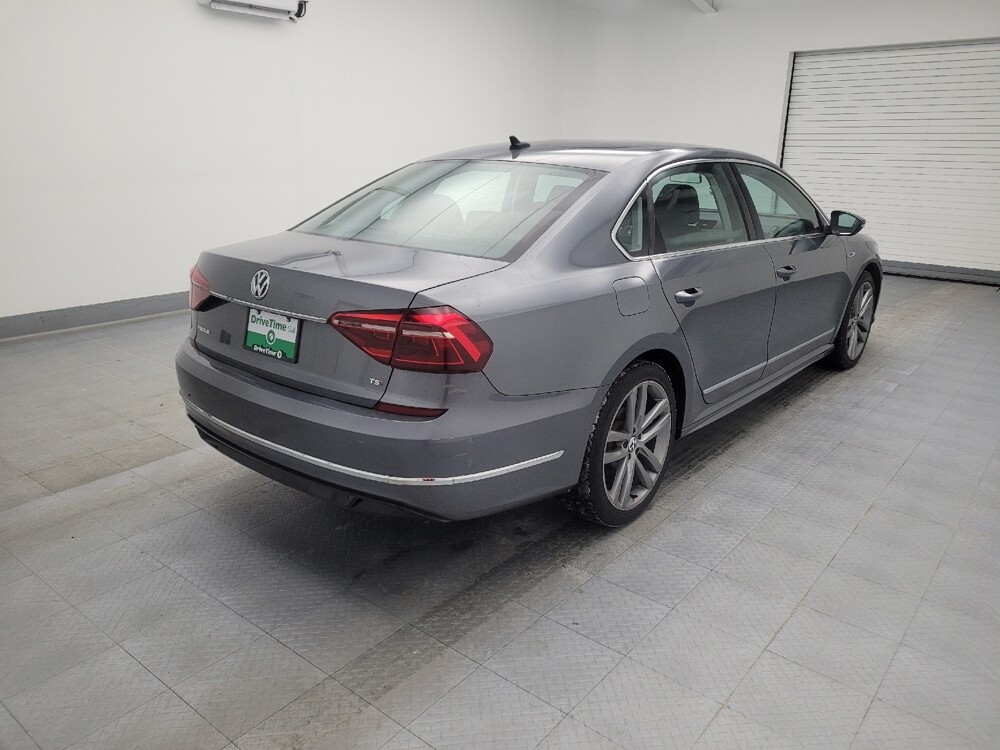 2017 Volkswagen Passat in Cincinnati, OH 45255 - 18100214 9