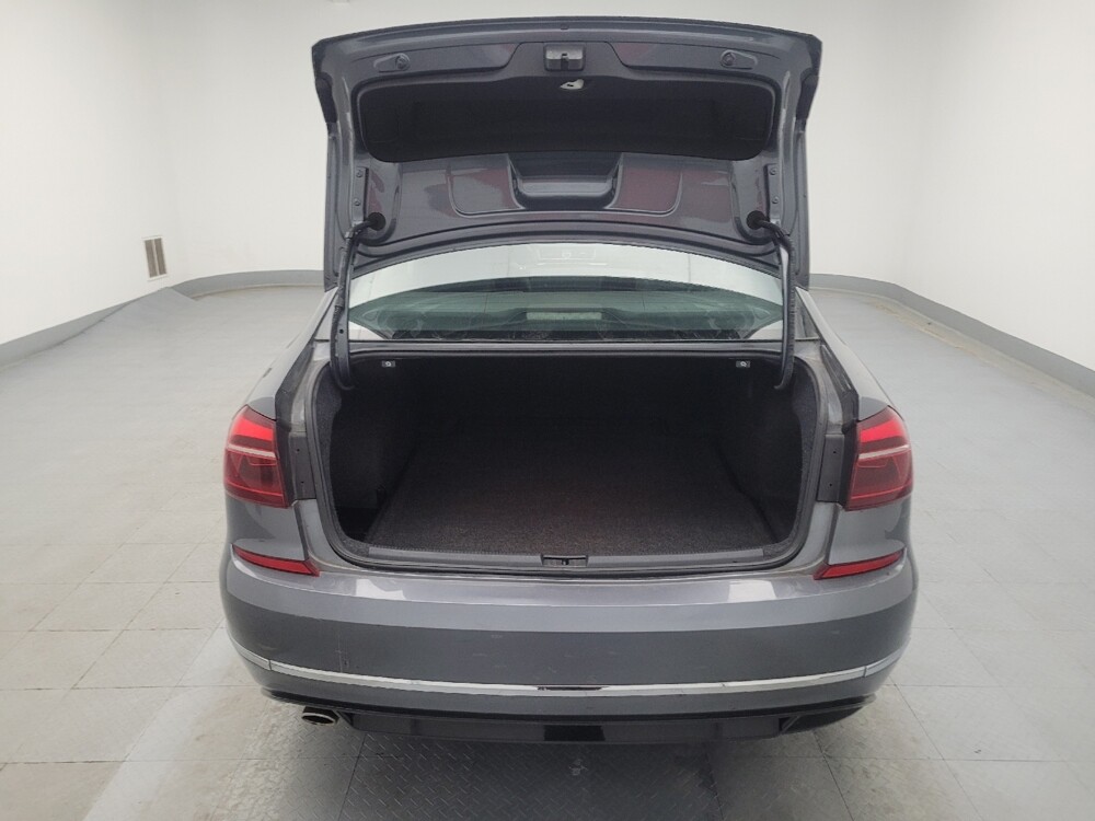 2017 Volkswagen Passat in Cincinnati, OH 45255 - 18100214 29