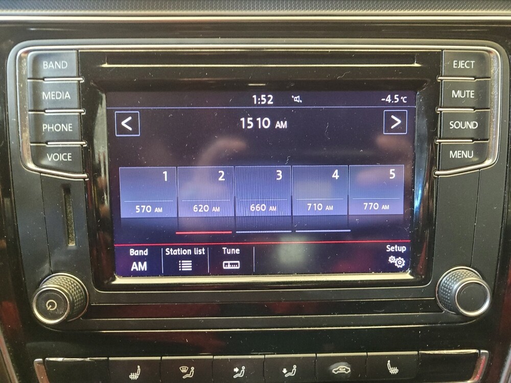 2017 Volkswagen Passat in Cincinnati, OH 45255 - 18100214 25