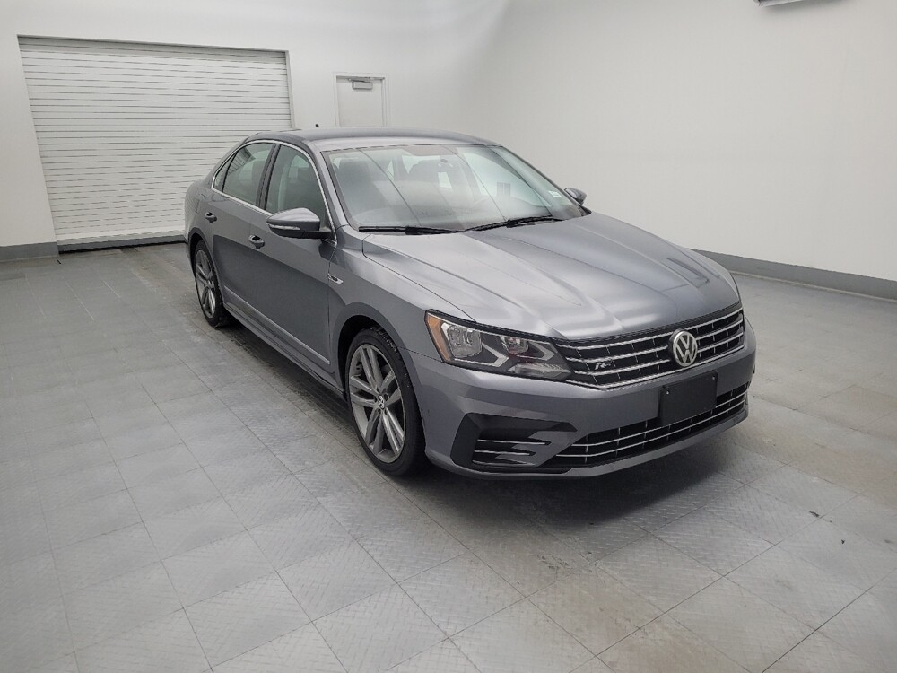 2017 Volkswagen Passat in Cincinnati, OH 45255 - 18100214 13