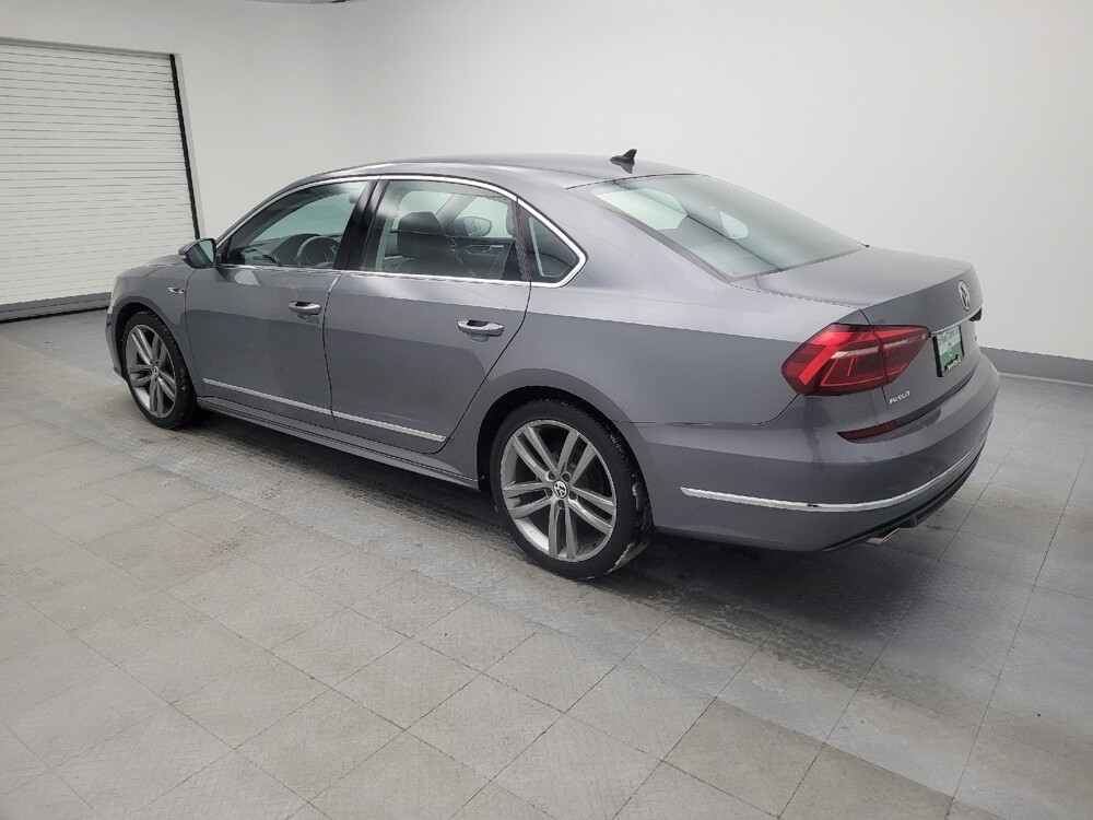 2017 Volkswagen Passat in Cincinnati, OH 45255 - 18100214 3