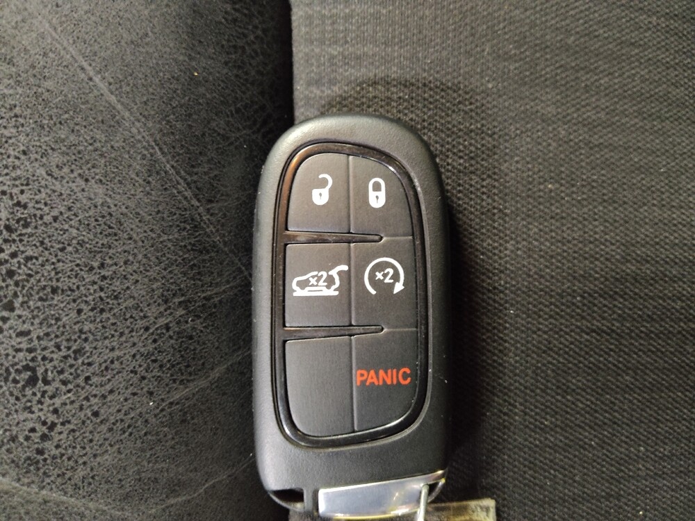 2018 Jeep Cherokee in Tampa, FL 33619 - 18100216 32