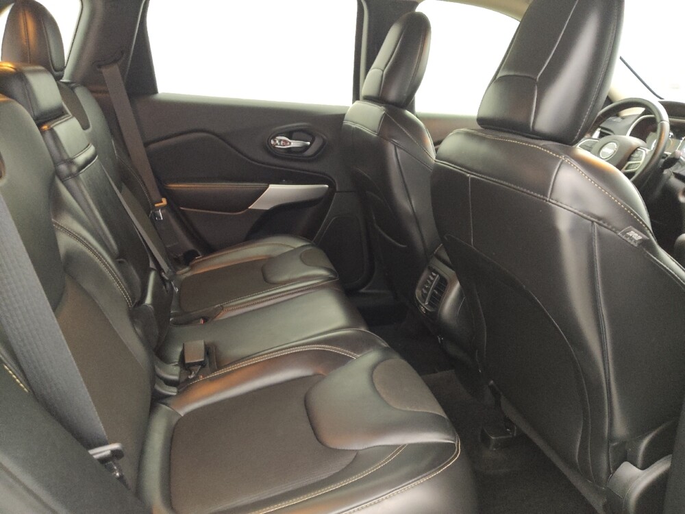 2018 Jeep Cherokee in Tampa, FL 33619 - 18100216 19