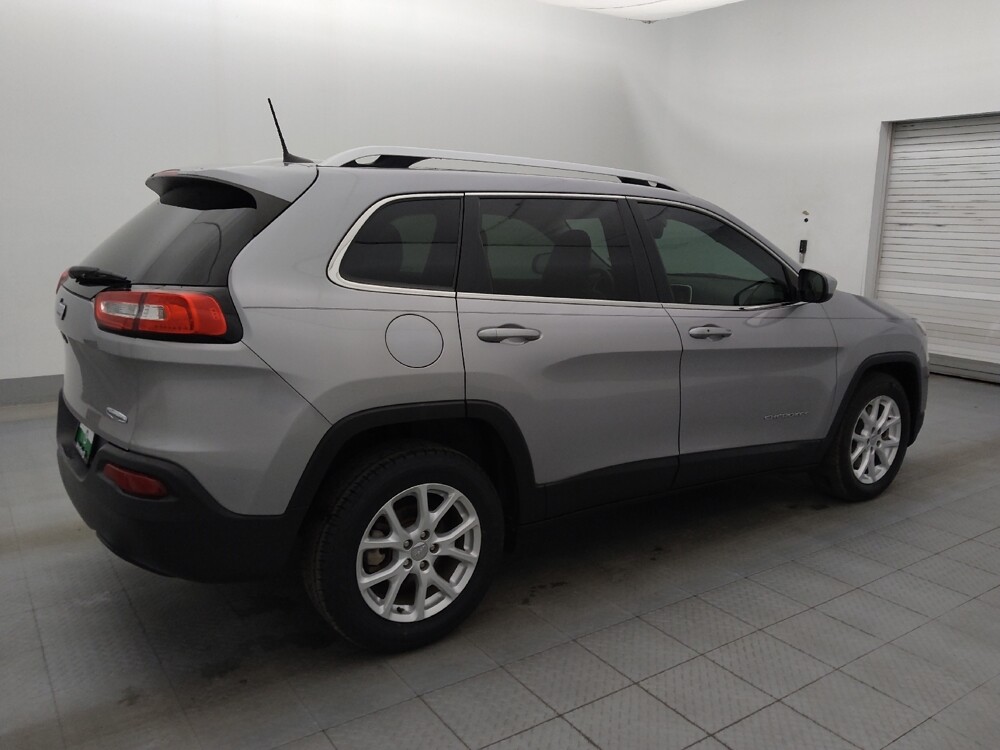 2018 Jeep Cherokee in Tampa, FL 33619 - 18100216 10