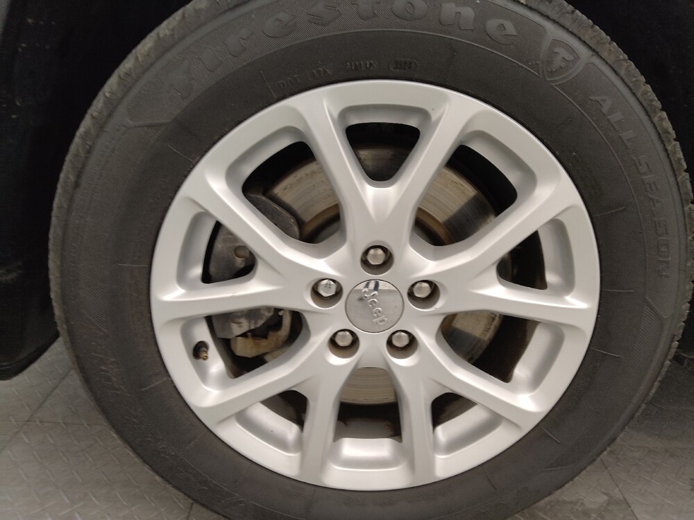 2018 Jeep Cherokee in Tampa, FL 33619 - 18100216 31