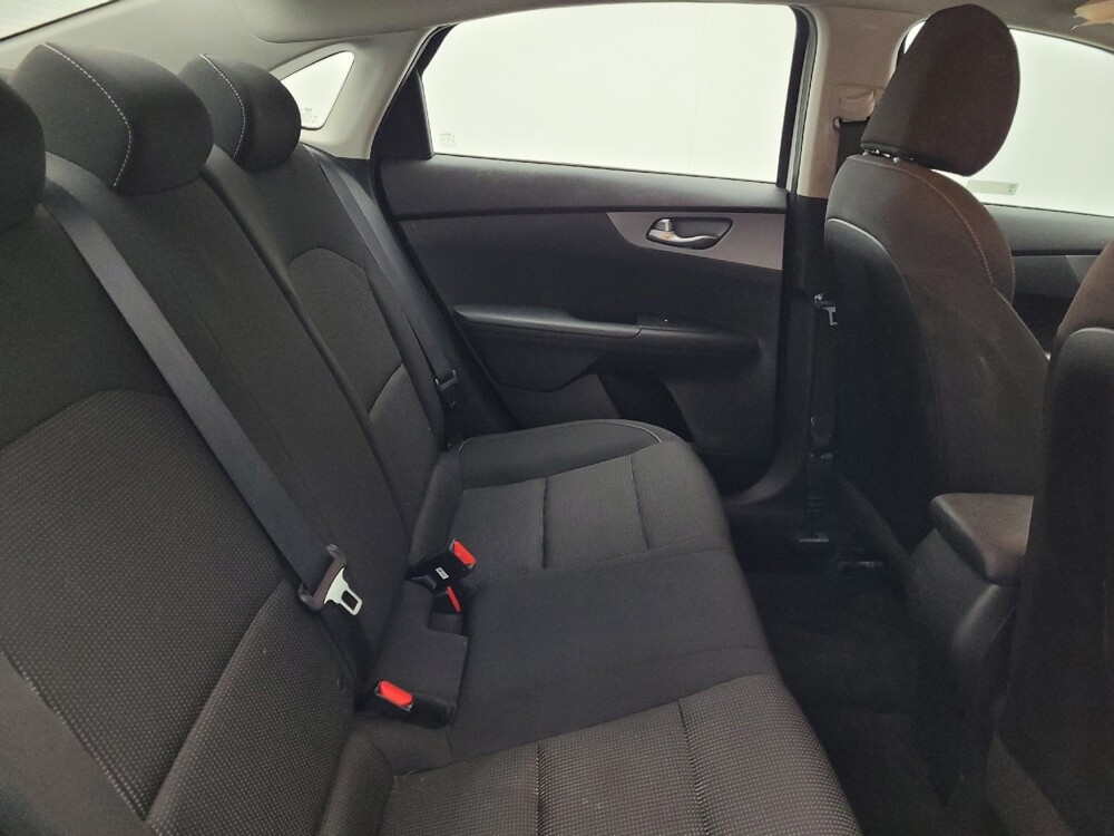 2019 Kia Forte in Wilmington, NC 28405 - 18100237 19