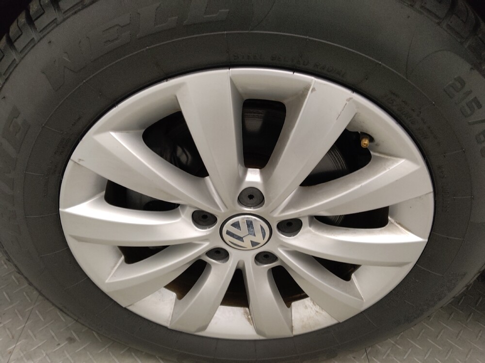 2019 Volkswagen Beetle in Knoxville, TN 37923 - 18100242 31