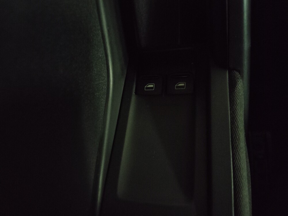 2019 Volkswagen Beetle in Knoxville, TN 37923 - 18100242 27