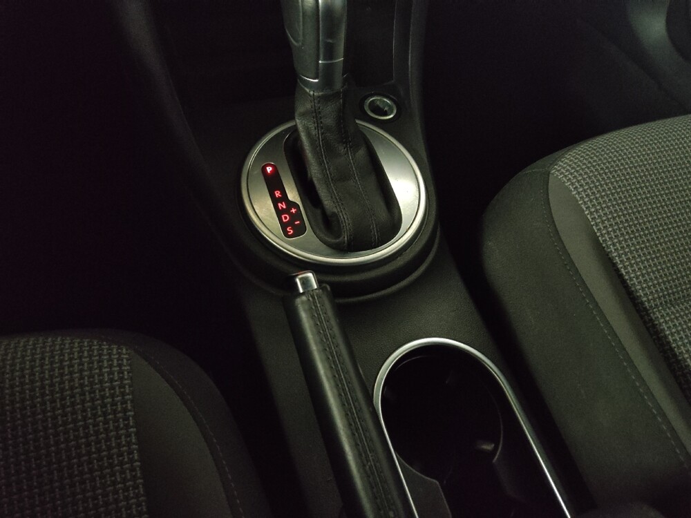 2019 Volkswagen Beetle in Knoxville, TN 37923 - 18100242 26