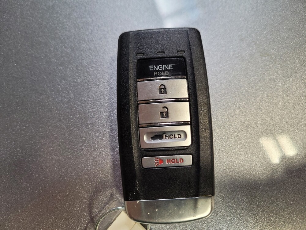 2017 Acura MDX in Riverside, CA 92504 - 18100275 32