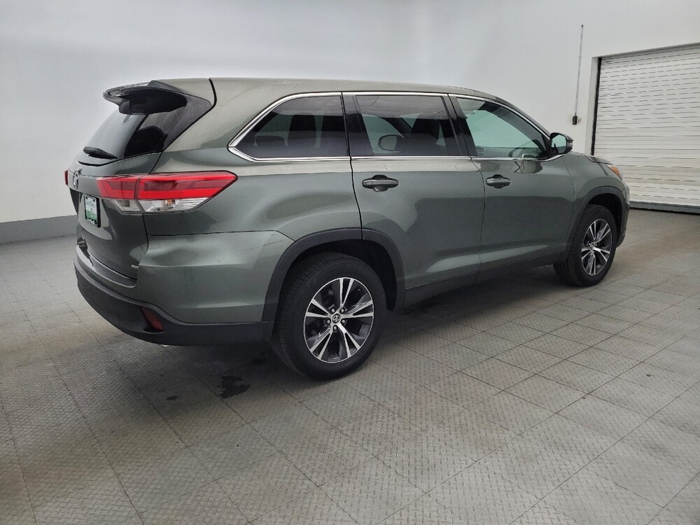 2019 Toyota Highlander in Richmond, VA 23235 - 18100286 10