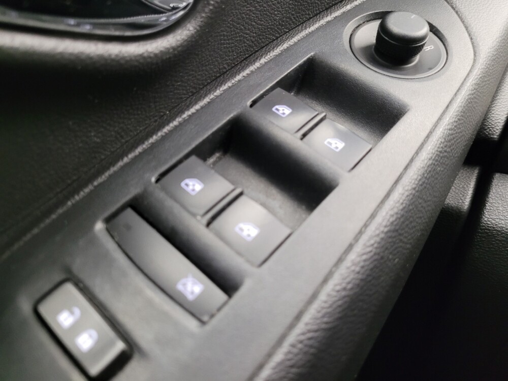 2019 Chevrolet Trax in Taylor, MI 48180 - 18100291 27