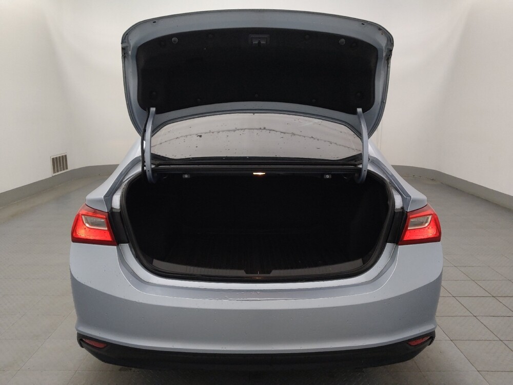 2018 Chevrolet Malibu in Clearwater, FL 33764 - 18100301 29