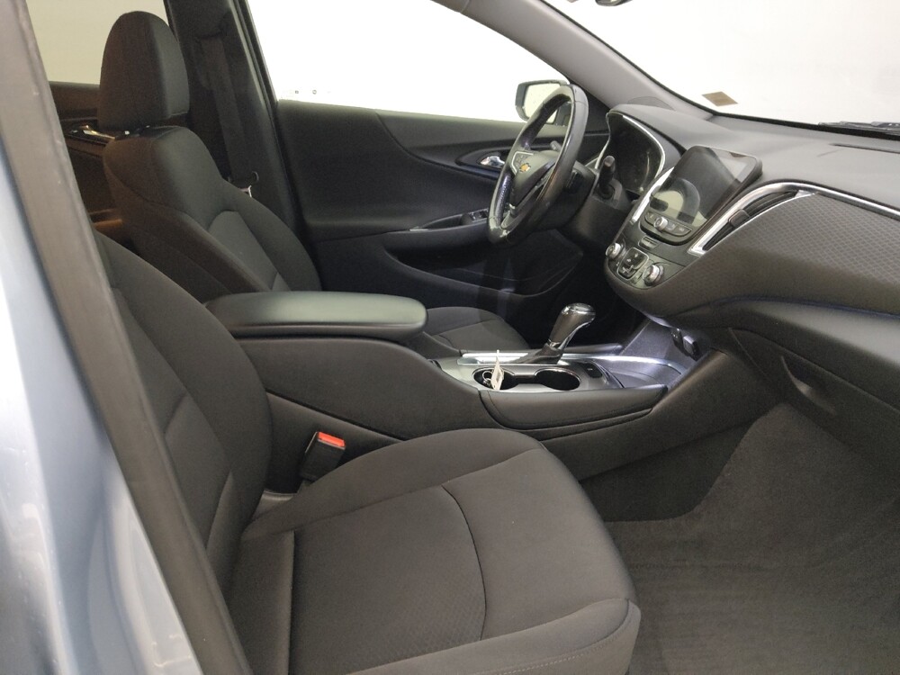 2018 Chevrolet Malibu in Clearwater, FL 33764 - 18100301 21