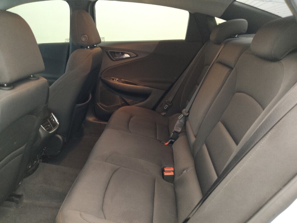 2018 Chevrolet Malibu in Clearwater, FL 33764 - 18100301 18