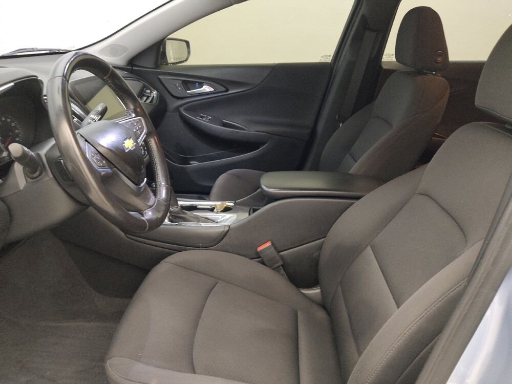 2018 Chevrolet Malibu in Clearwater, FL 33764 - 18100301 17