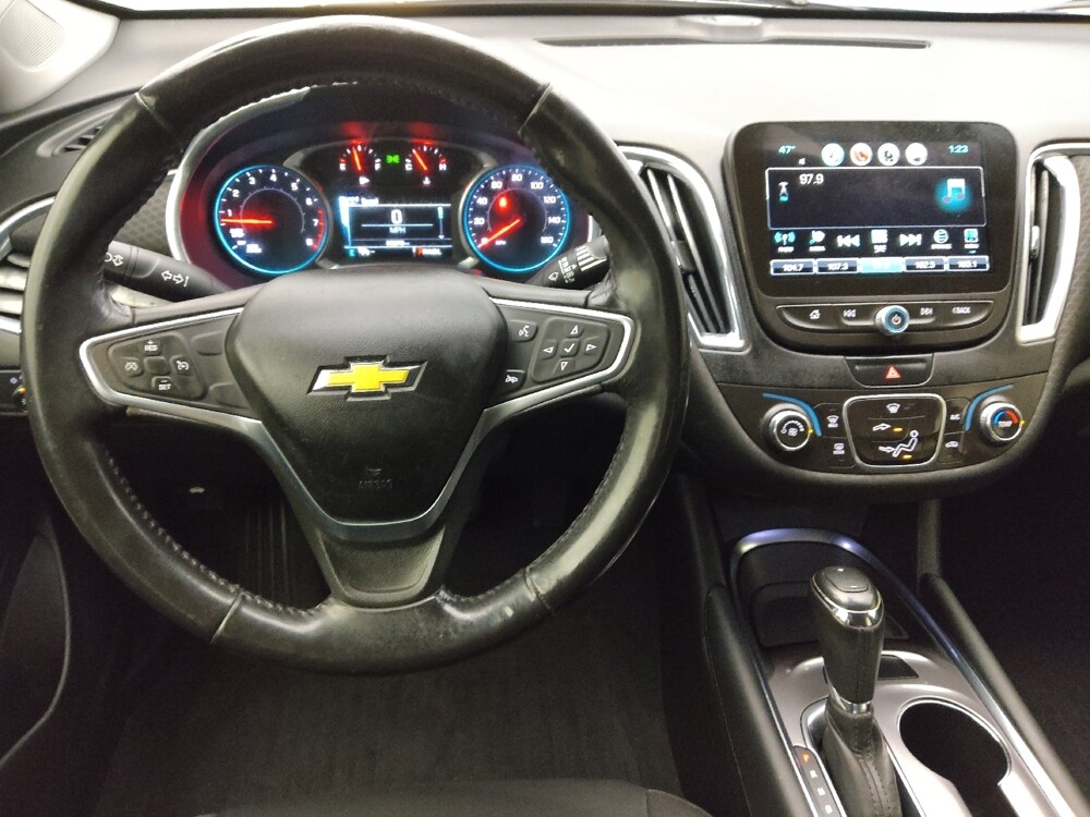 2018 Chevrolet Malibu in Clearwater, FL 33764 - 18100301 22