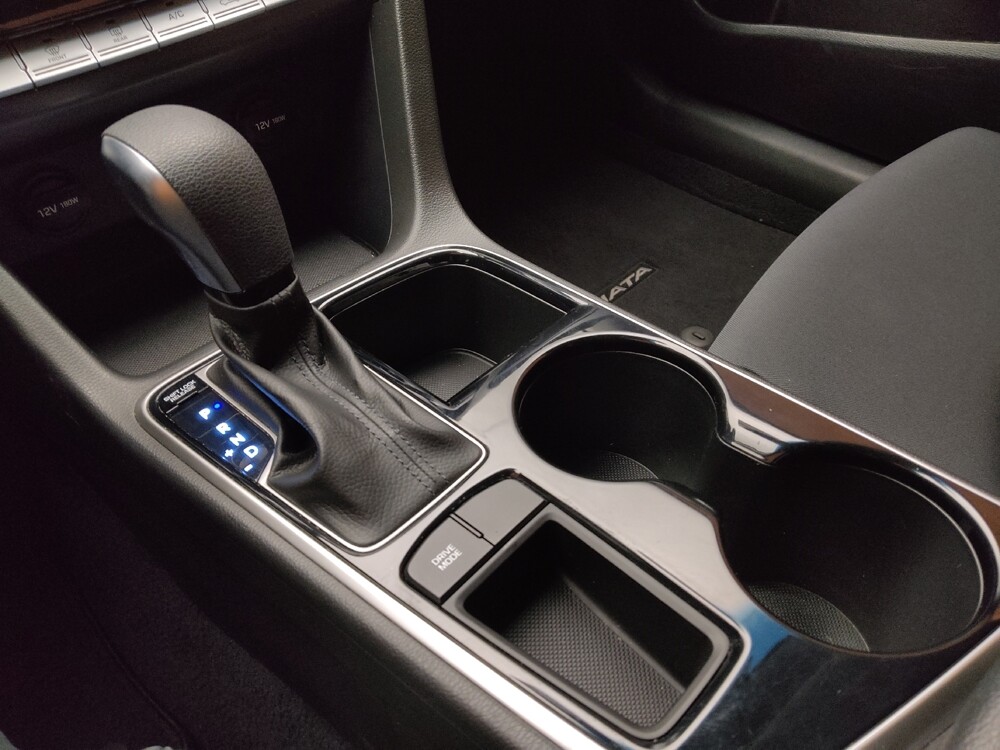 2018 Hyundai Sonata in St. Louis, MO 63136 - 18100350 26